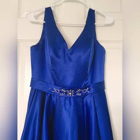 Royal Blue lace up back A-line sleeveless gown prom dress with pockets size 2 - Picture 2 of 5